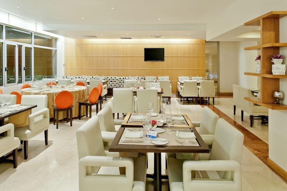 Nh Queretaro Hotel Екстериор снимка