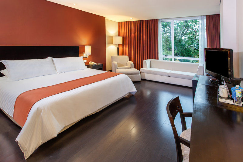 Nh Queretaro Hotel Екстериор снимка