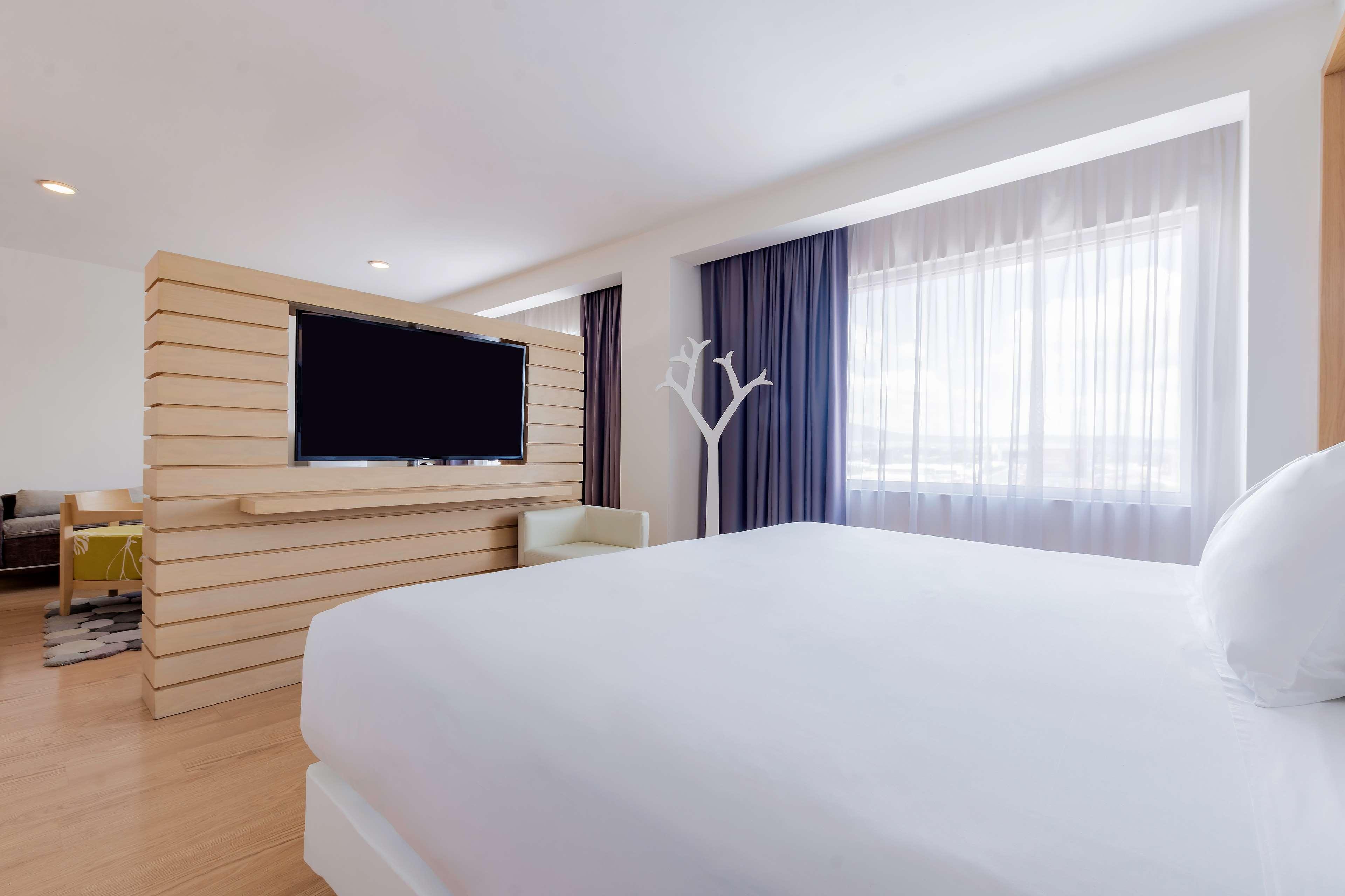 Nh Queretaro Hotel Екстериор снимка