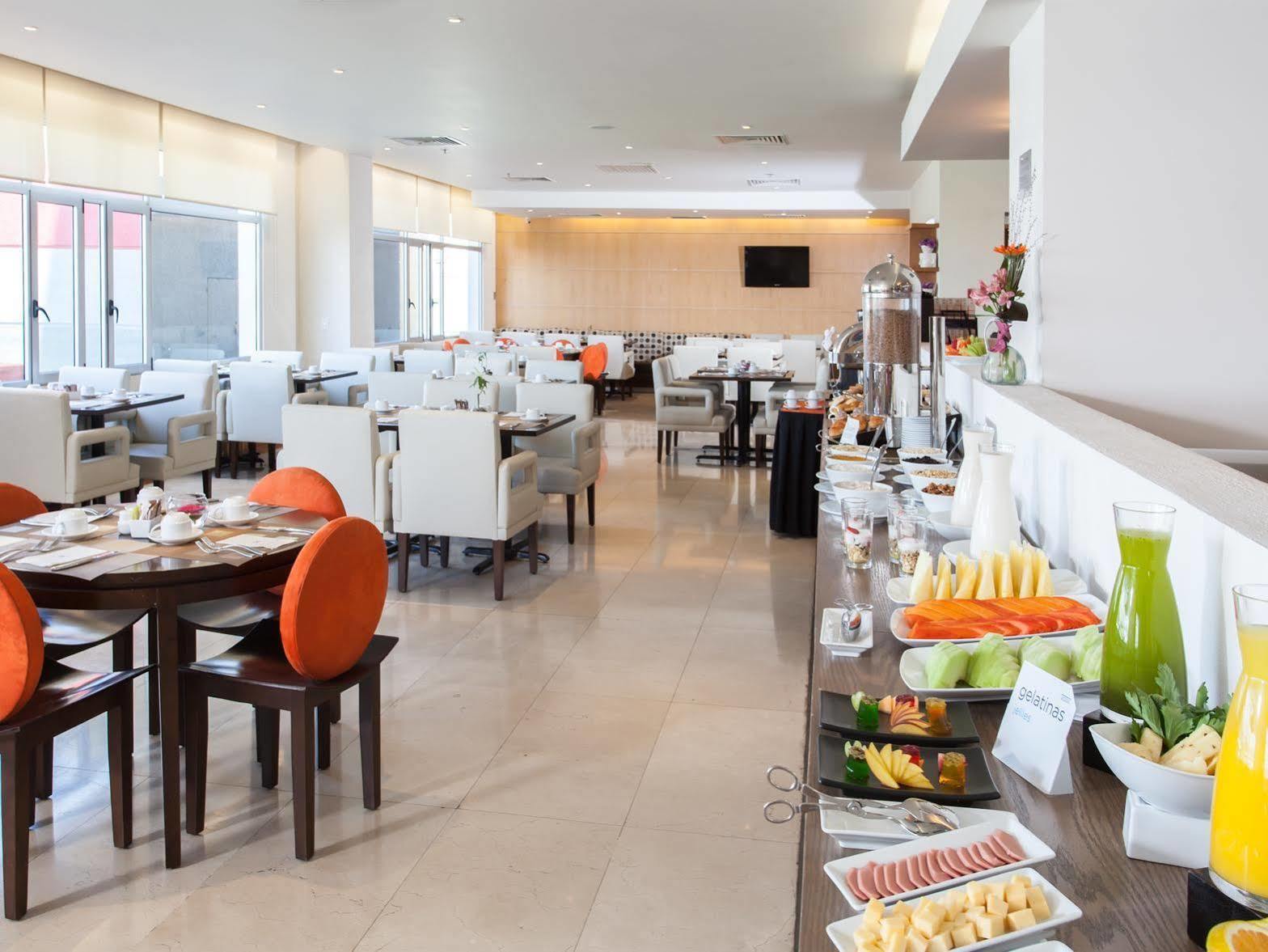 Nh Queretaro Hotel Екстериор снимка